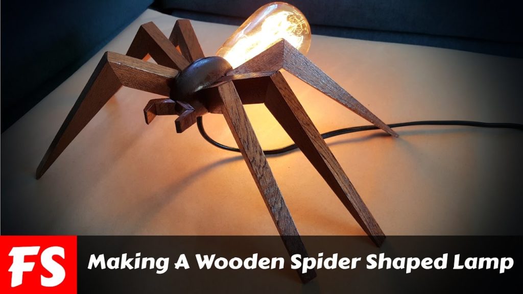 Réaliser une lampe en bois en forme d'araignée