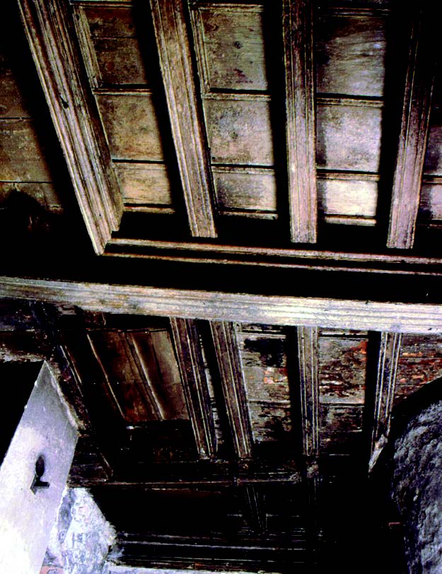 IMMEUBLE N° 69, RUE SAINT-LAURENT: plafond du 1er étage de la maison IVb. Cliché S. Petit (C.P.I.).